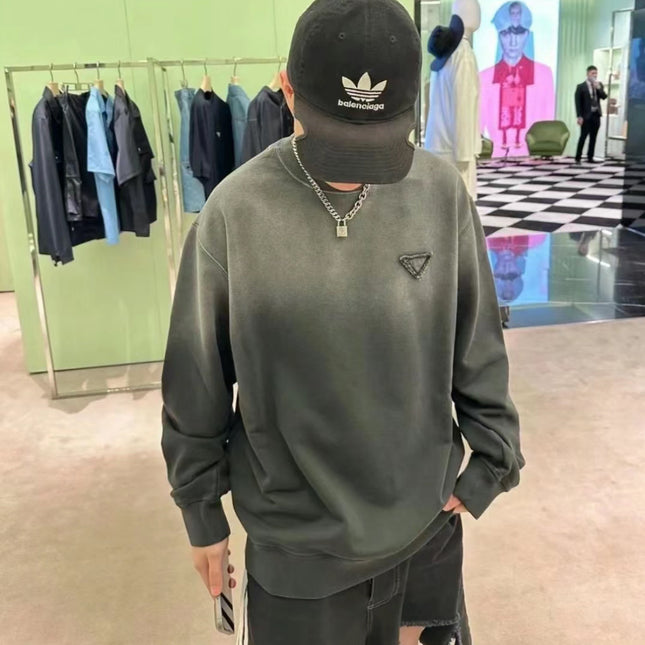 Inverted Triangle Washed Gray Gradient Distressed Head Men's And Women's Round Neck Sweater